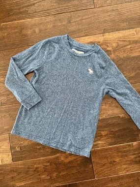 abercrombie kids Heather Blue Long Sleeve Tee with White Moose Logo